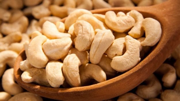 Cashews Nut: linked to a lower risk of stroke, diabetes, and heart disease.   